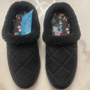 Vera Bradley VB Cloud Black Quilted slip on shoes or Slippers Size 5 NWT